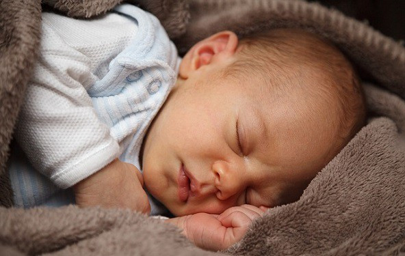 Šest pravila za prvi posjet novorođenčetu
