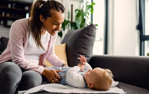 Bebeći razgovor bebi pomaže da nauči govoriti