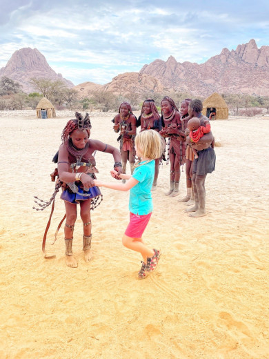 Plešemo s Himbami