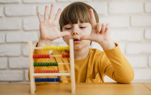 Zakaj bi morali otroci pri računanju uporabljati prste
