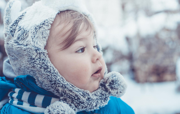 Otroška koža pozimi: kako jo zaščititi pred mrazom