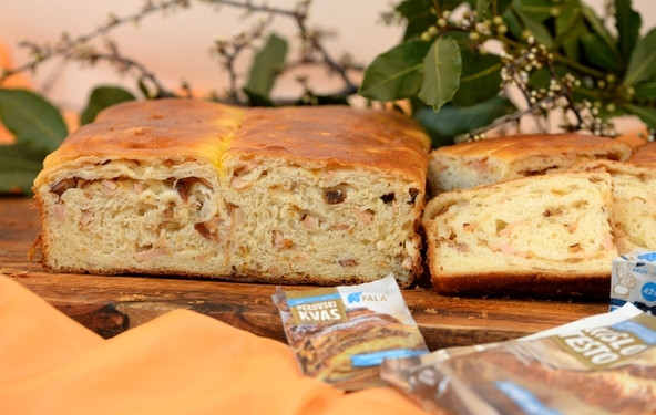 Ocvirkovka s krompirjevim testom in puranom