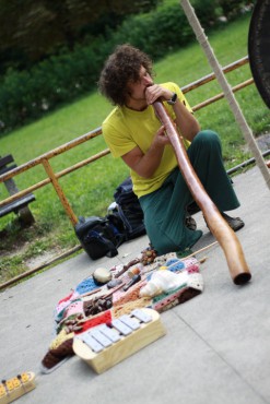 Zvok in vibracija didgeridooja 