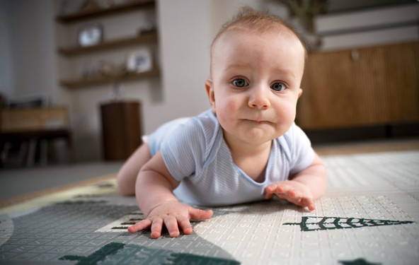 Oprema za dojenčka v starosti 3-6 mesecev