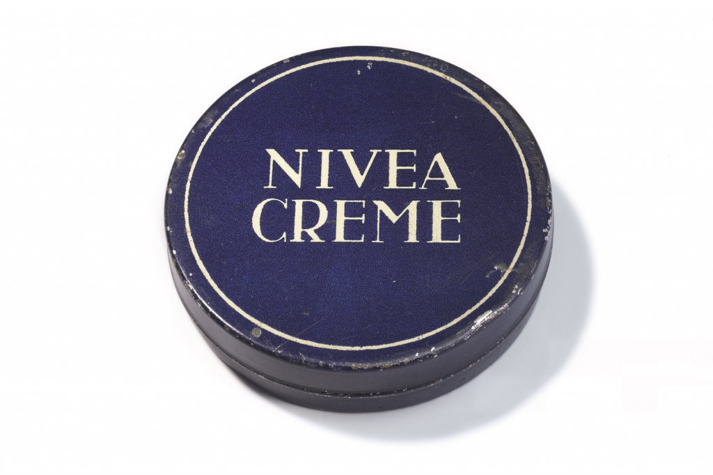 Plava Nivea krema