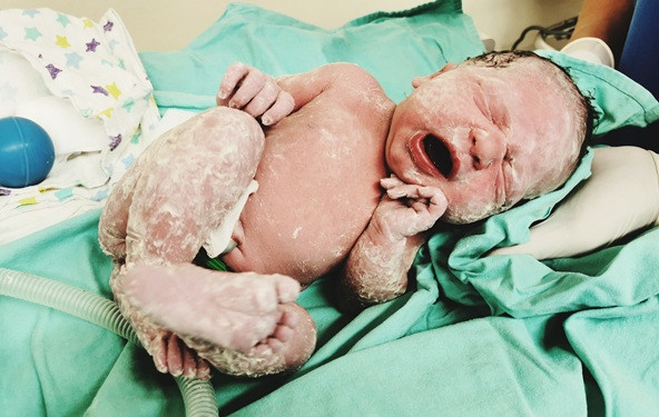 Verniks: "Ružna" bela sluz od velike je koristi bebi