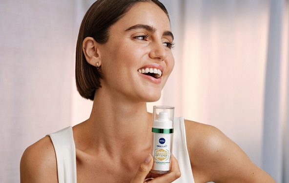 Recite „zbogom“ pigmentnim flekamauz NIVEA LUMINOUS630® - Nega kože ...